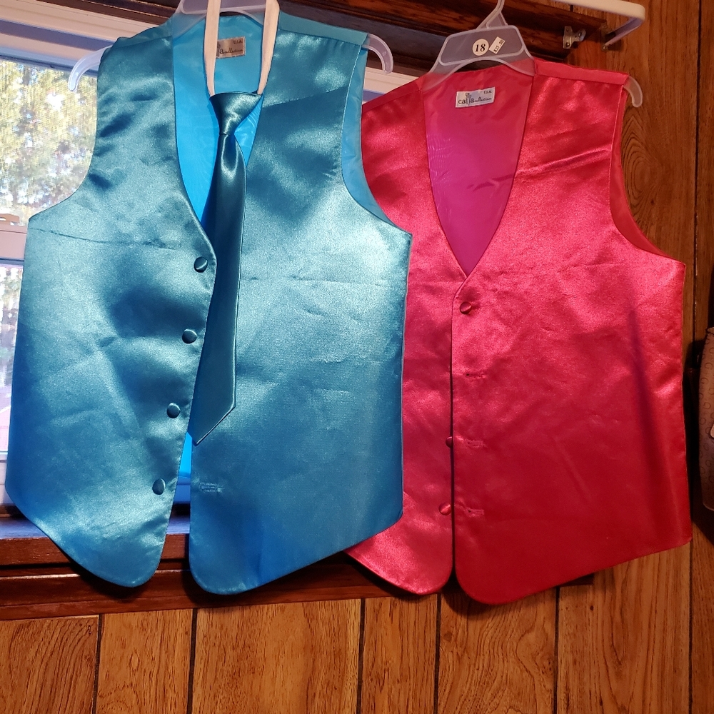 2 Men's Vest ,im asking 35 for both.